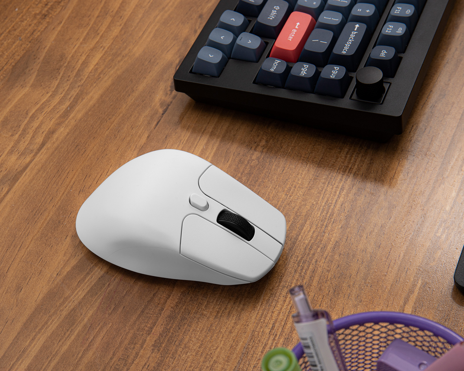 Keychron M6 Ergonomic Wireless Mouse - White - us.MaxGaming.com