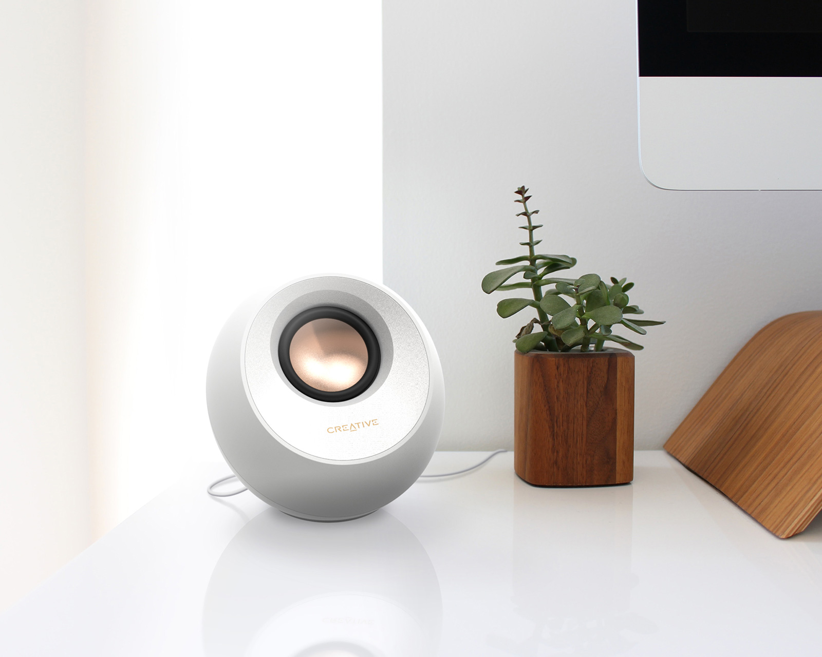 Creative Pebble V3 - 2.0 Speaker - White - us.MaxGaming.com