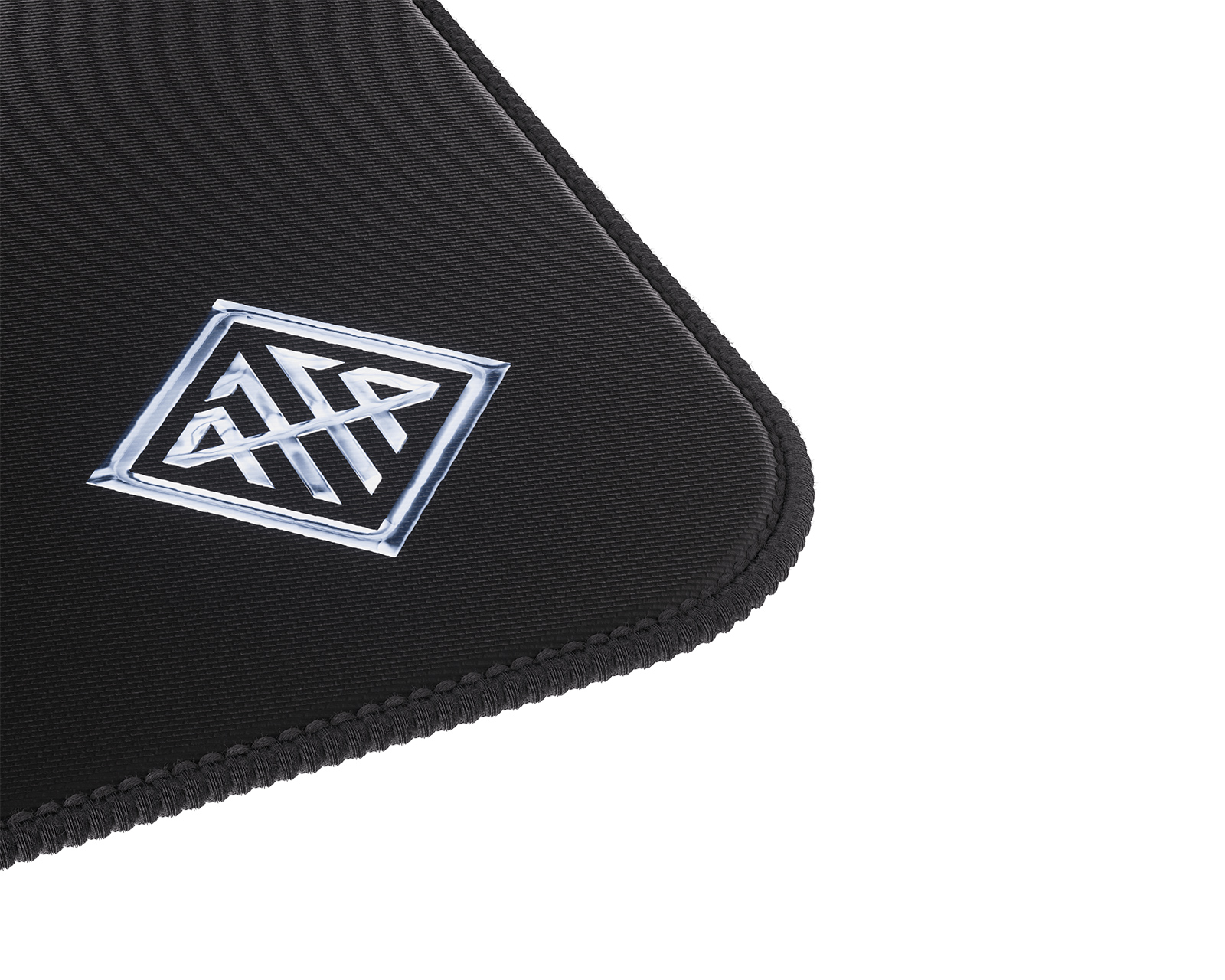 4114 AERO v2 - Chrome - Mousepad - us.MaxGaming.com