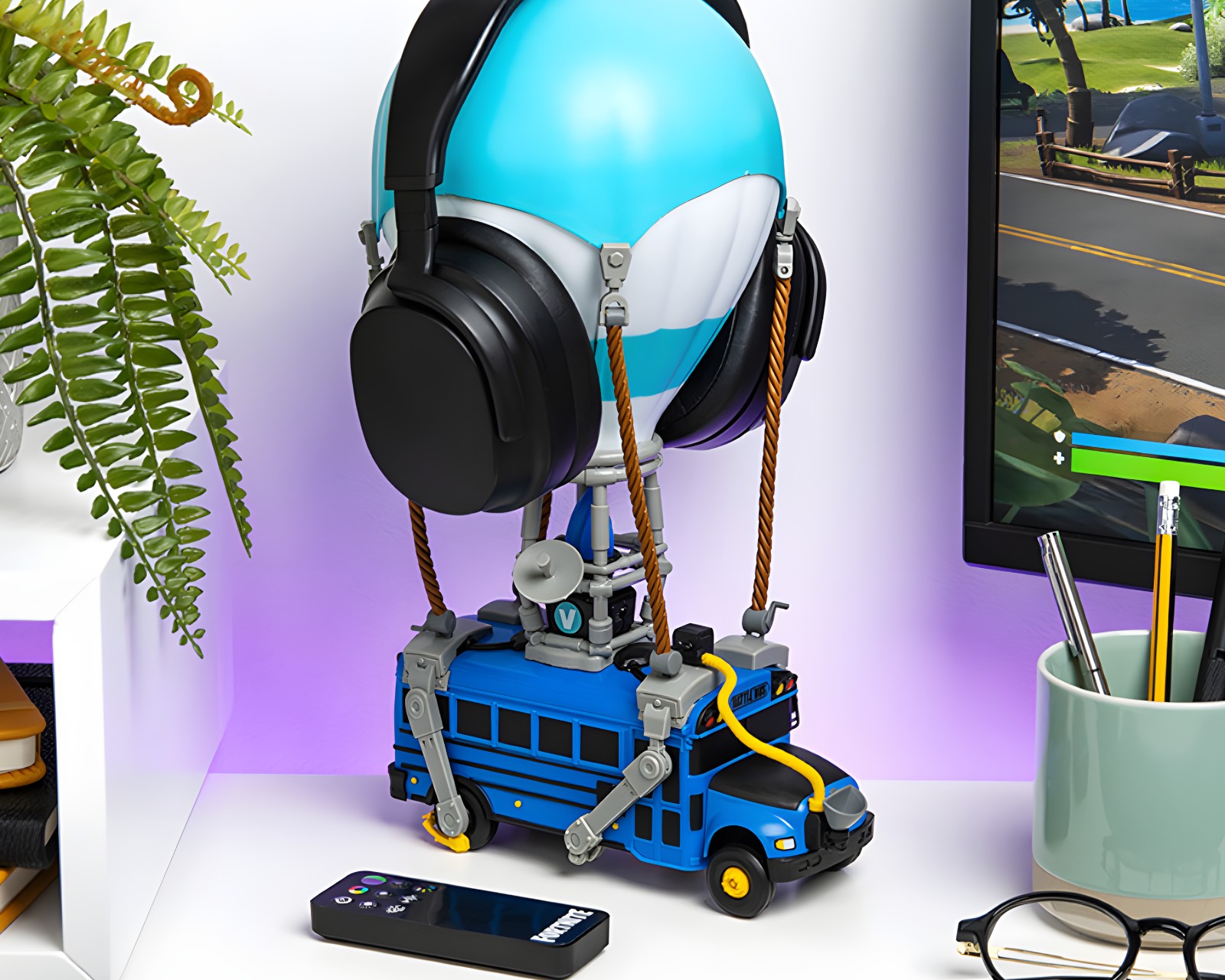 Paladone Fortnite Battle Bus Diorama Lamp - us.MaxGaming.com
