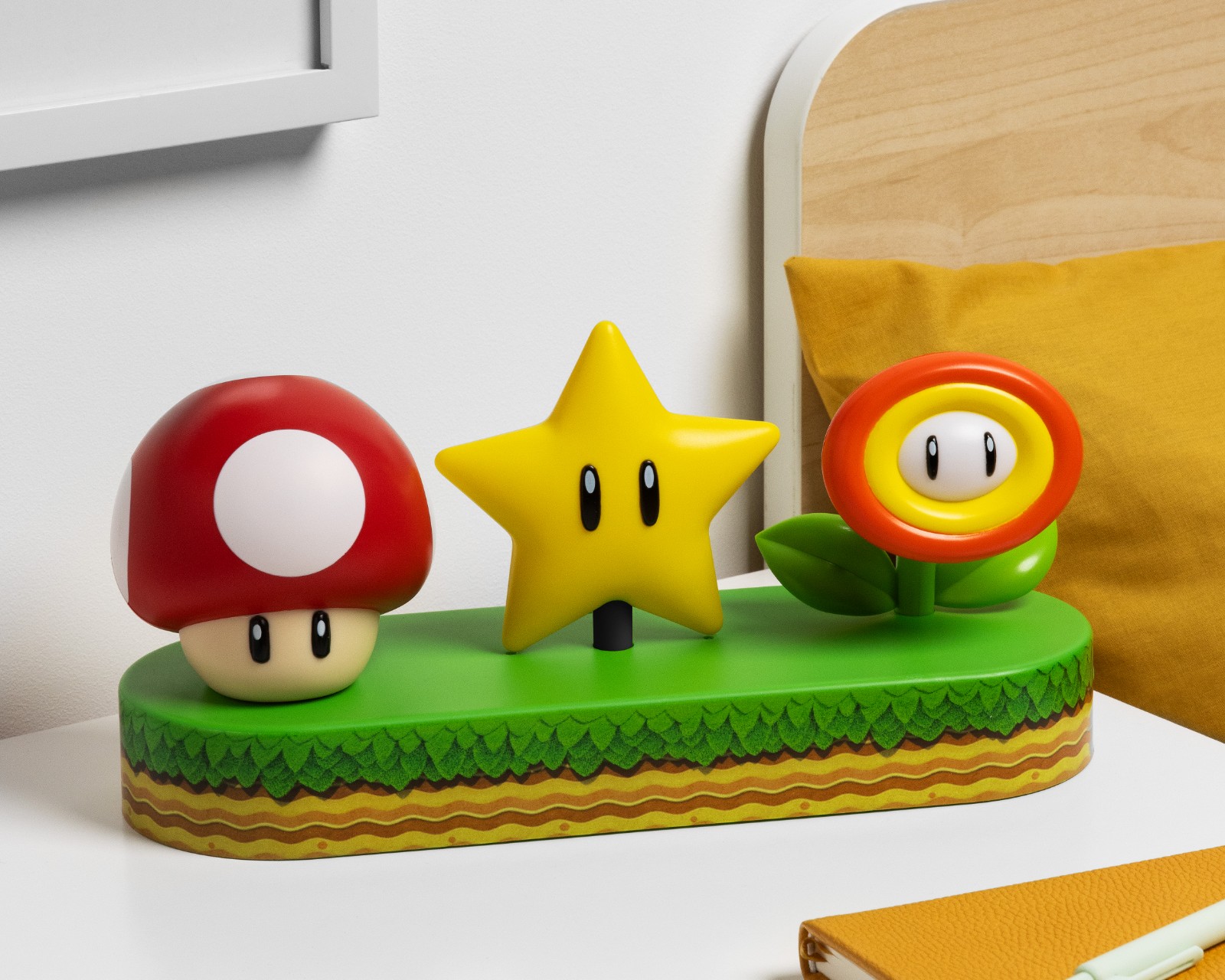 Paladone Icons Super Mario Super Star Light