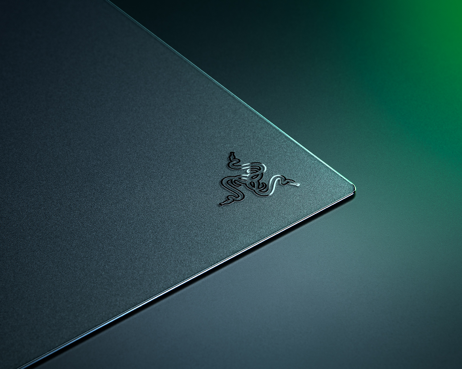Razer Atlas Pro Glass Mousepad - Black - us.MaxGaming.com